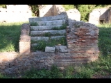 00652 ostia - regio ii - decumanus maximus - regio ii - insula ii - portico del tetto spiovente - treppe.jpg